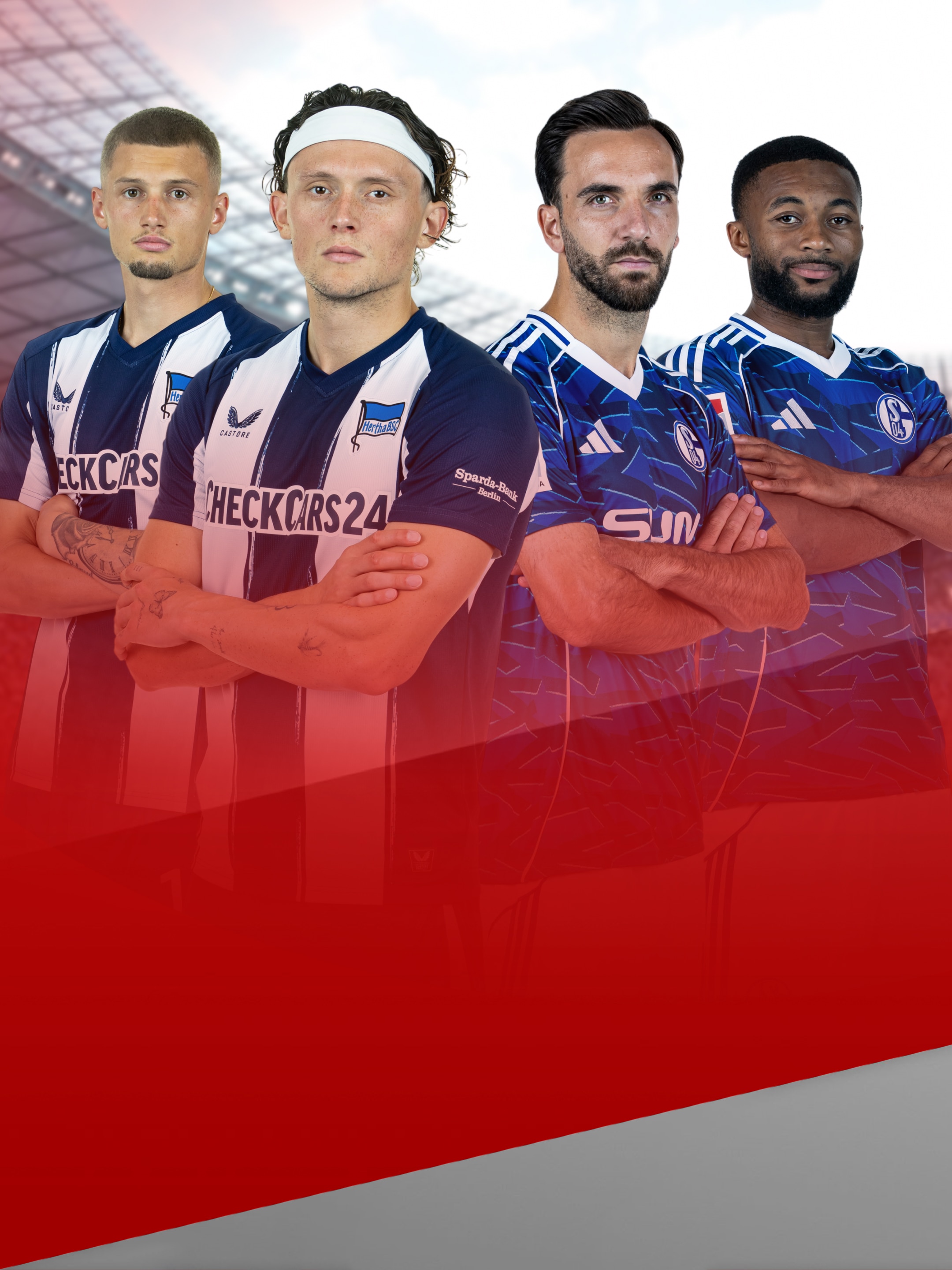 Jeweils zwei Spieler vom Hertha BSC und  FC Schalke 04